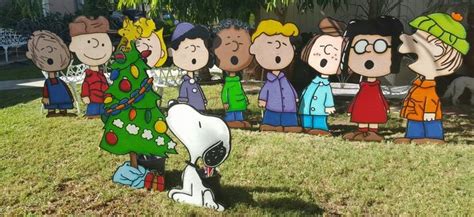 Peanuts Gang Christmas | Office christmas decorations, Christmas yard art, Peanuts gang christmas