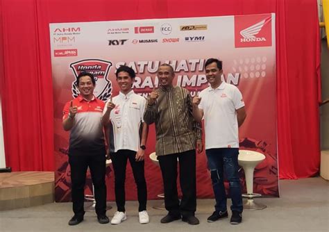 Hdc Tour Surabaya Gerry Salim Sambangi Smk Wijaya Putra Berbagi Cari