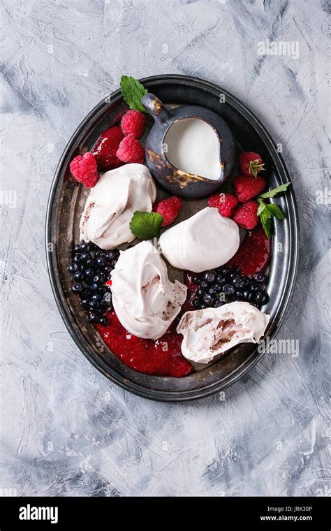 Summer Dessert Eton Mess Stock Photo Alamy