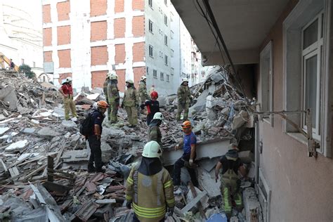 Güngören'de bina çökmesi meydana geldi - Haberler - İstanbul İtfaiyesi