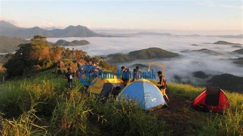 Melihat Lautan Awan Dari Bukit Jamur Bengkayang