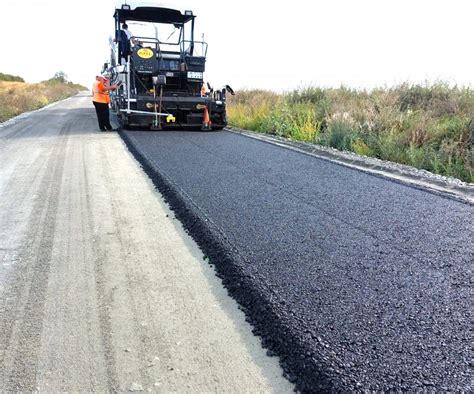 Ziua De Cluj Se Toarn Asfalt Pe Un Drum Jude Ean Din Cluj Va Crea O