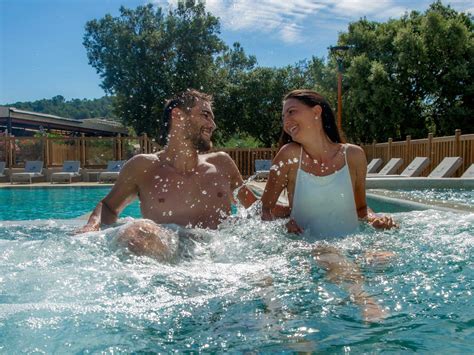 Entdecken Sie Den Badebereich Des Campings Les Cascades