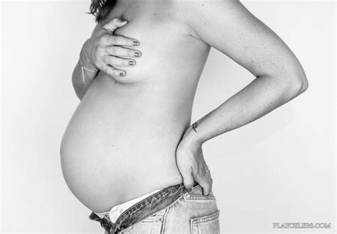 Pregnant Shenae Grimes Posing Naked Playcelebs Net