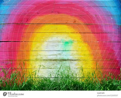 Symbol Regenbogen vereint Gegensätze ein lizenzfreies Stock Foto von