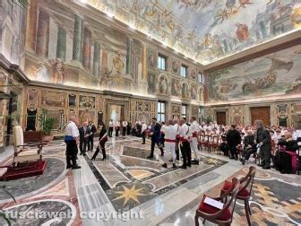 Papa Francesco Incontra I Facchini Di Santa Rosa Tusciaweb Eu