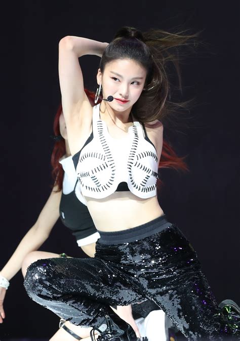 Yeji Itz Different Showcase By News Itzy Yeji Itzy Yeji