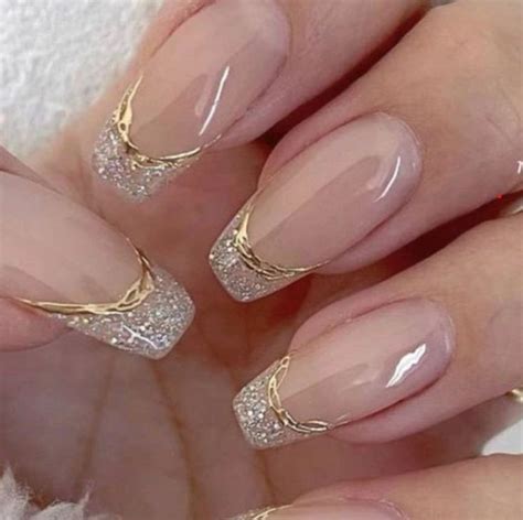 Esmaltação folhas de ouro Unhas perfeitas para casamento ou