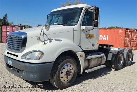 Sold 2005 Freightliner Columbia Other Equipment Trucks Tractor Zoom