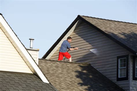 How To Clean Oxidized Vinyl Siding And Why Get It Cleaned | Washh