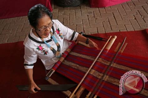 Karya Seni Rupa Terapan Yang Berasal Dari Kalimantan Timur Berikut