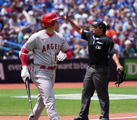 大谷翔平 2試合連続の1試合2敬遠 リーグトップタイ12度目敬遠、厳しい表情で一塁へ ライブドアニュース