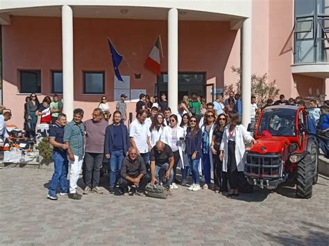 Caulonia L Amministrazione Consegna Mezzi All Istituto Agrario