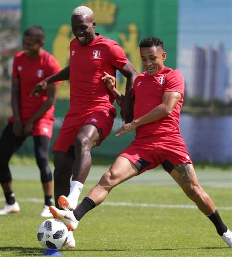 Desde Buenos Aires una charla con Luis Advíncula ONCE