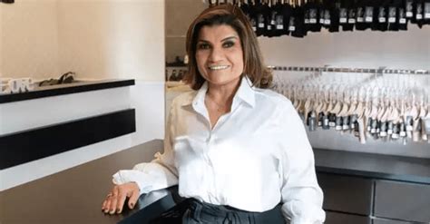 De sacoleira a milionária ela vendia lingerie de porta em porta e hoje fatura R milhões