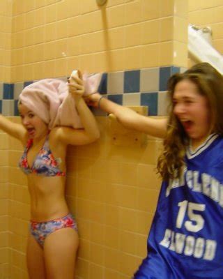 Pictures Of Sexy Bikini Chicks Showing Off Their Curves Porn Pictures