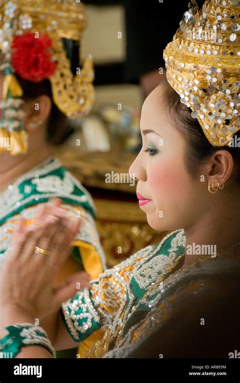 Thai Classical Dancers At The Erawan Shrine Bangkok Thailand Stock