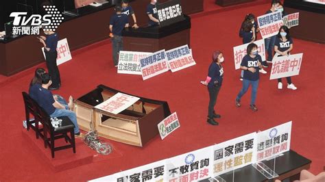 藍委推倒議場官員備詢台杯葛 立院院會持續空轉│立法院│蘇貞昌│國民黨│tvbs新聞網