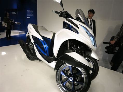 Yamaha Tricity Three Wheel Motorcycle Concept Video