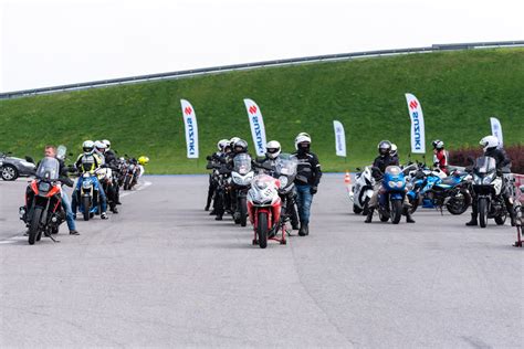 Suzuki Moto Szko A Szkolenia Na Torze Kt Rych Nie Warto Omin