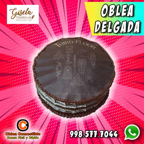 Un Pastel De Chocolate Decorado Con Oblea Comestible Los Fines De