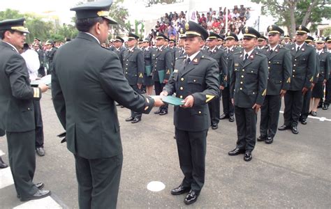 Se Gradúan 123 Suboficiales Pnp Y Ascienden 20 Oficiales Y 70 Suboficiales Noticias Agencia