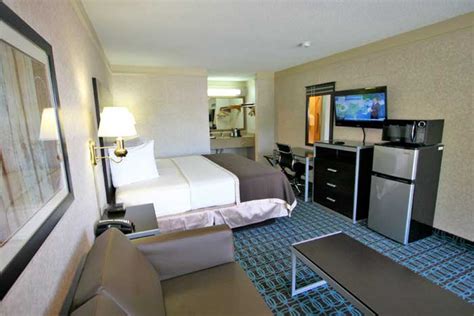 Hotels in Fayetteville NC | Deluxe Inn | Fayetteville, North Carolina Hotel