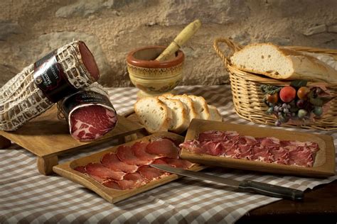 Salvatori Salumi Norcia Lartigiano Dei Salumi Di Norcia Da Oltre 30 Anni La Qualità Dei