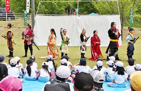 「作手古城まつり」にぎわう 全国郷土紙連合