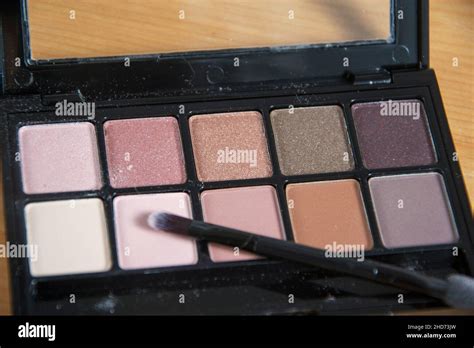 eye shadow palette Stock Photo - Alamy