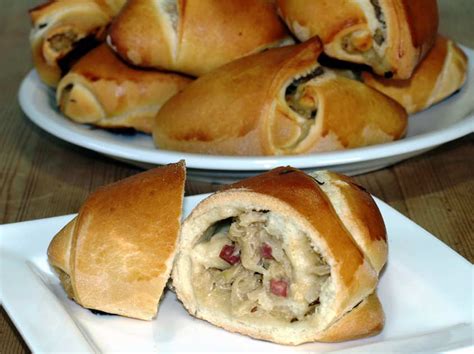 Piroggen Rezept Hefeteig Speck Schmand und Sauerkraut Piroschki Füllung