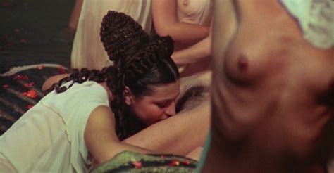 Calígula nude pics page