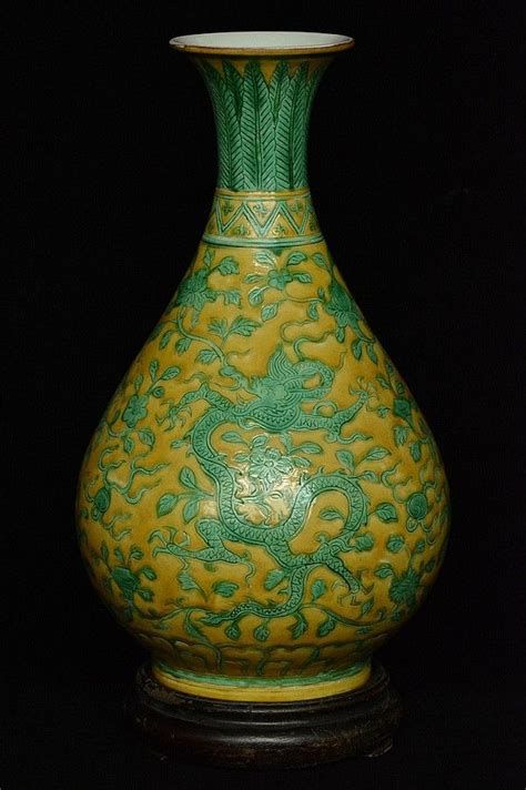 Chinese Ming Dragon Vase Wanli Mark And Period 12 34 X 7 12 In Chinese