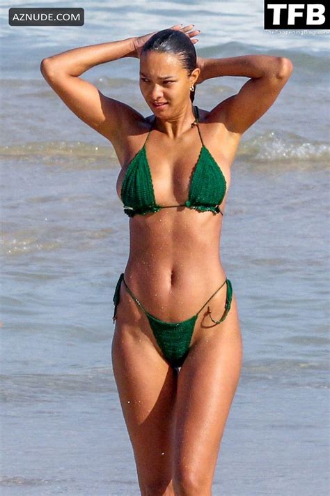 Lais Ribeiro Sexy Seen Showing Off Her Hot Tits And Ass In A Bikini At The Beach In Rio AZNude