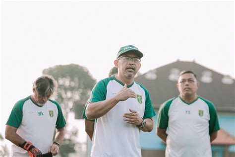 Persebaya Berburu Gelar Juara Simak Warning Coach Aji Santoso Jelang