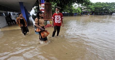 Wilayah Di Bekasi Masih Tergenang Banjir Okezone Megapolitan