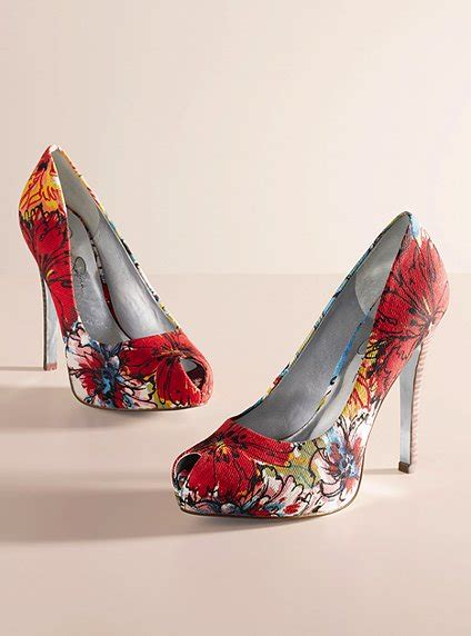 How To Wear This First Up The Cute Floral Pumps