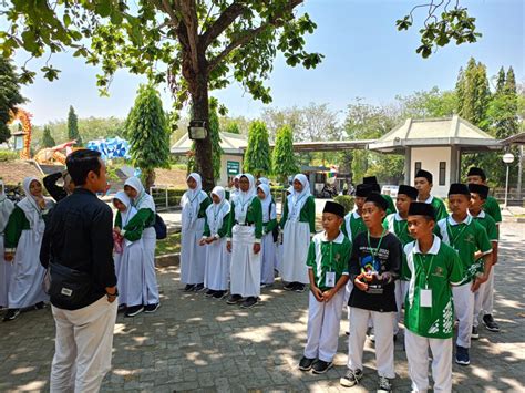 SMP MADINAH EL QUDS ADAKAN KEGIATAN OUTING CLASS KE MONUMEN JOGJA