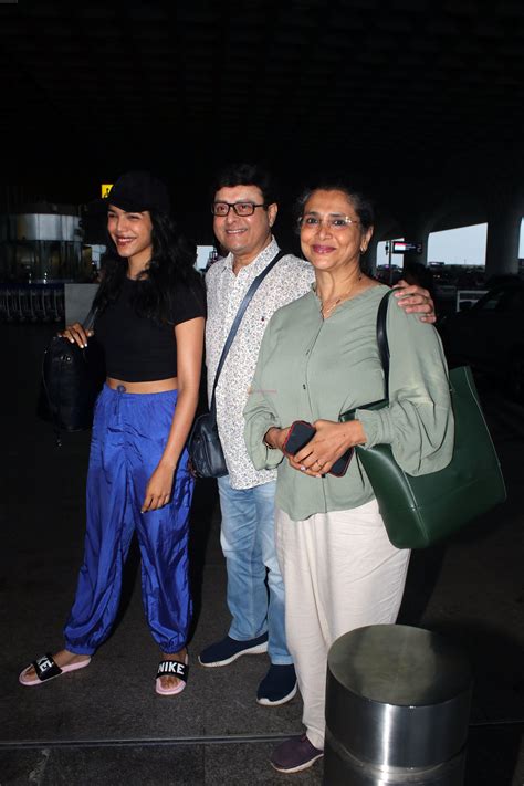 Sachin Pilgaonkar Shriya Pilgaonkar Supriya Pilgaonkar Seen At The