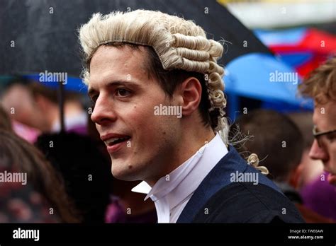 Barrister court uk hi-res stock photography and images - Alamy