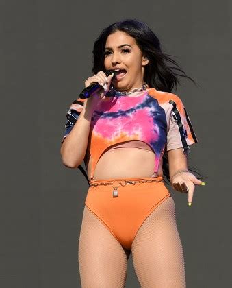 8 Hot Sexy Mabel McVey Bikini Pics