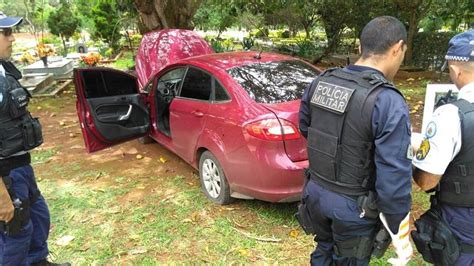 Homem Sobe Em Rvore De Cemit Rio Na Asa Sul Para Fugir Da Pol Cia