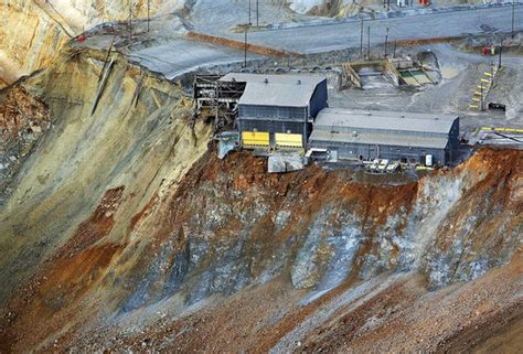 Landslide Aftermath in Kennecott's Bingham Canyon Mine | Others