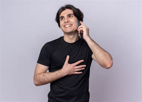 Sonriente Mirando Al Lado Chico Guapo Joven Con Camiseta Negra Habla