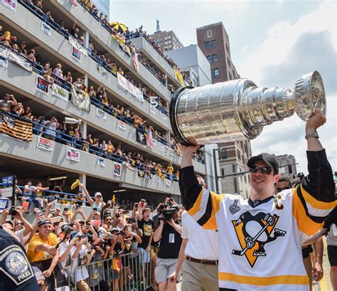 Sidney Crosby Raises The Stanley Cup At The Penguins 2017 Victory