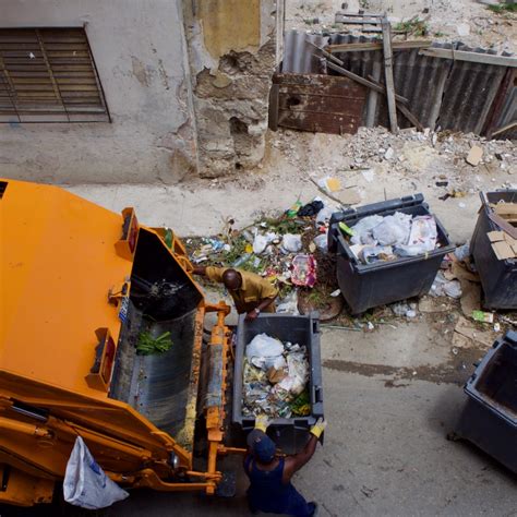 Burocracia Para Recoger La Basura En Cuba