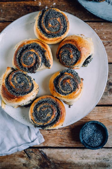 Hefeschnecken mit Mohn Vanille Füllung Knusperstübchen