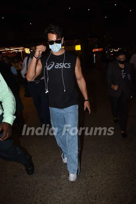 Tiger Shroff Spotted At The Mumbai Airport Photo