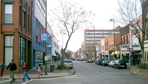 Fileeau Claire Barstow Street Looking North 2005 Wikimedia Commons