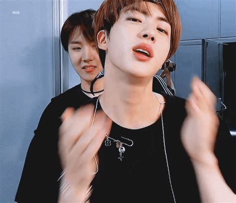 Bts Community Posts 석진시~🐹💜1 우리 잘생겼 쮠~🐹 멋진 조교님 쫜~🐹 오늘도 충성🙋‍♂️ 필승🙋‍♂